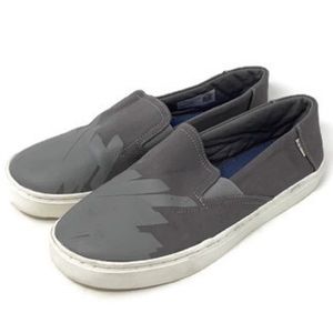 Youth Toms size 4 Gray with thick soles